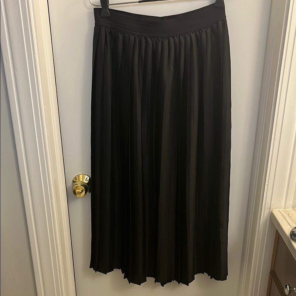 Lululemon pleated skirt midi